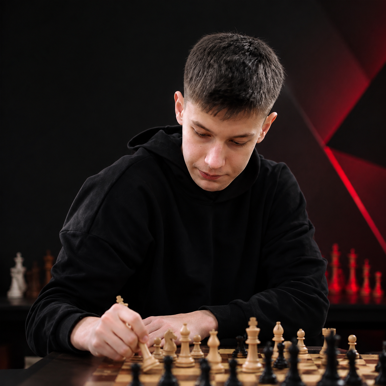 Артем Усков за шахматной доской